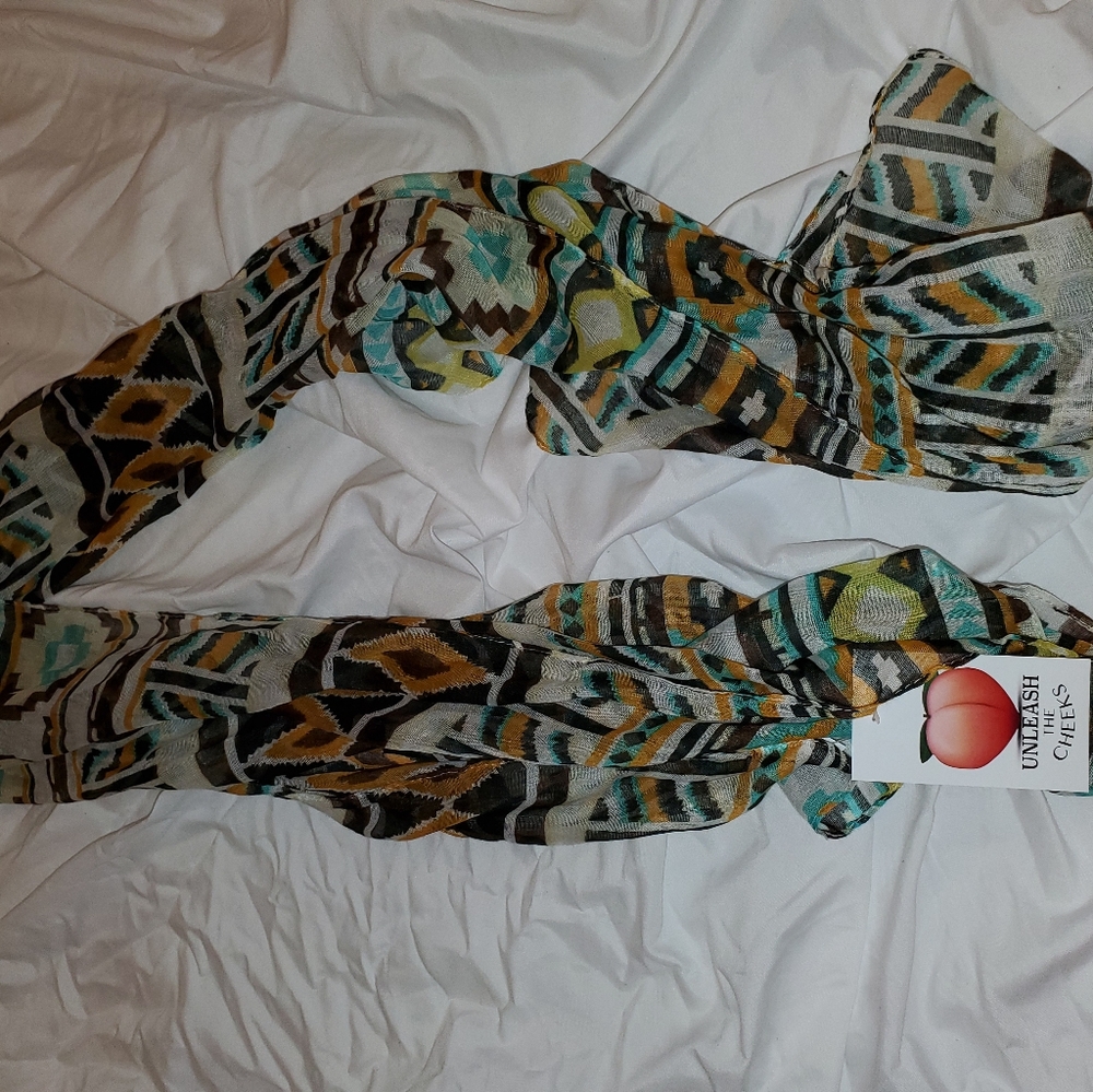 Aztec Pattern Scarf - Picture 2 of 2